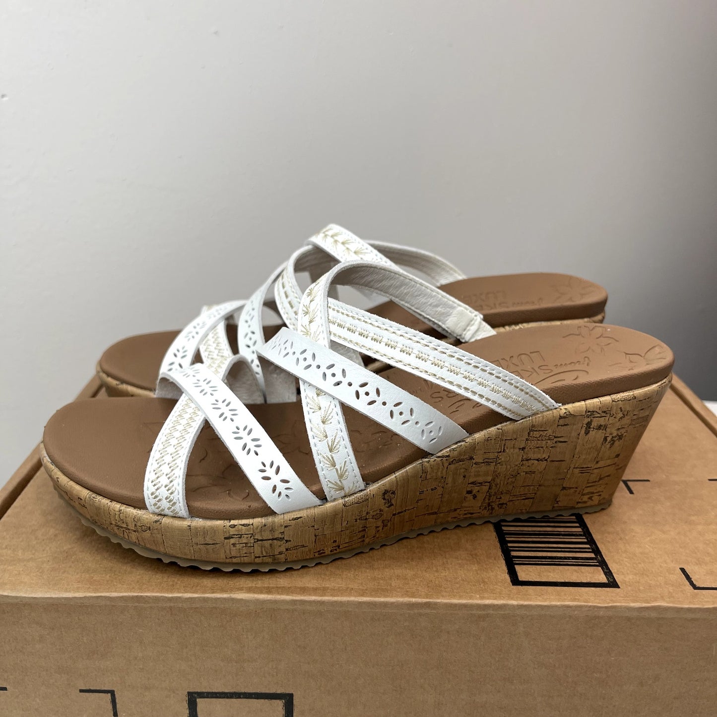 Skechers Beverlee Tiger Posse White Wedge Sandals Women's Size 8 New